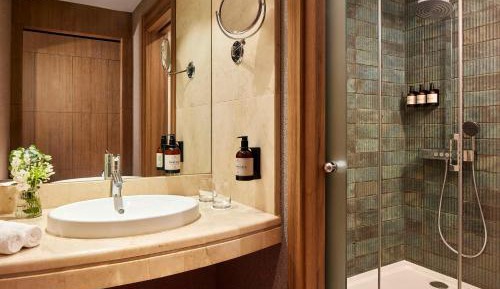 Family Adjoining Room (2 Adults + 2 Children)