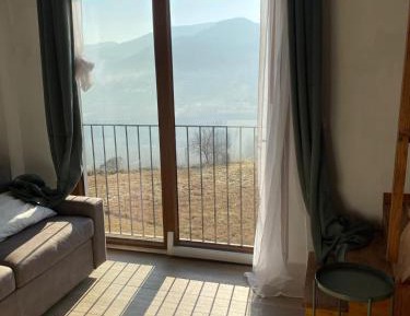 Apartment with Mountain View