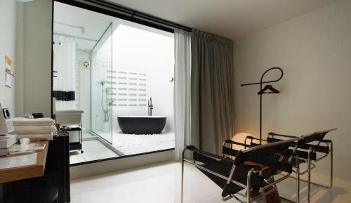 Deluxe Room with Bathtub