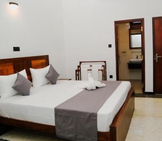 Three-Bedroom Apartment with Balcony