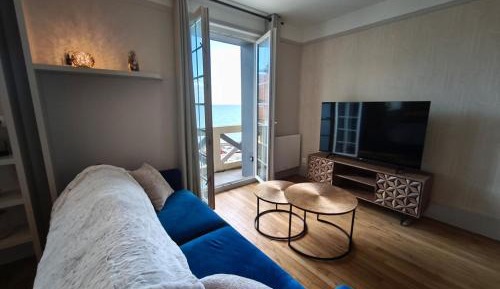 Two-Bedroom Apartment with Balcony and Sea View