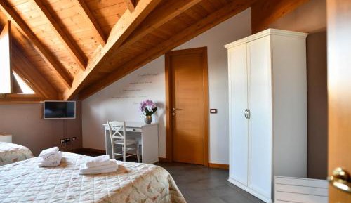 Quadruple Room with Private Bathroom