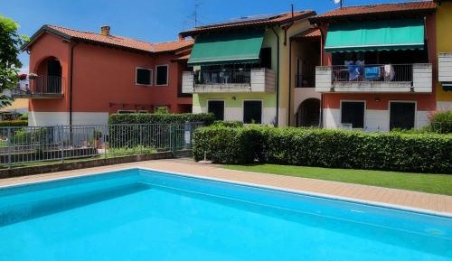 Two-Bedroom Deluxe Apartment with Garden View