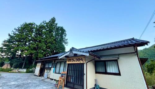Basic Triple Room with Shared Bathroom