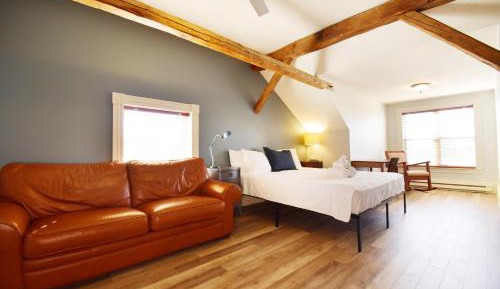 Deluxe Suite with Spa Bath