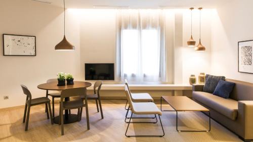 Two-Bedroom Deluxe Apartment
