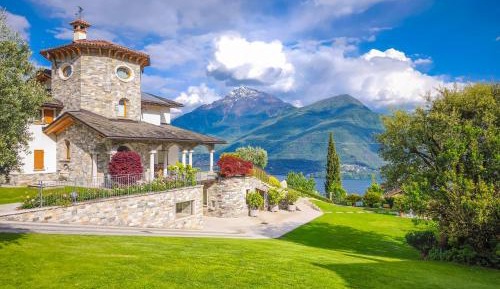 Apartment with Lake View
