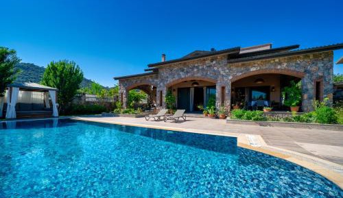 Three-Bedroom Holiday Home 