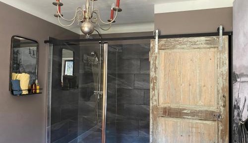 Deluxe Room (2 Adults + 1 Child)