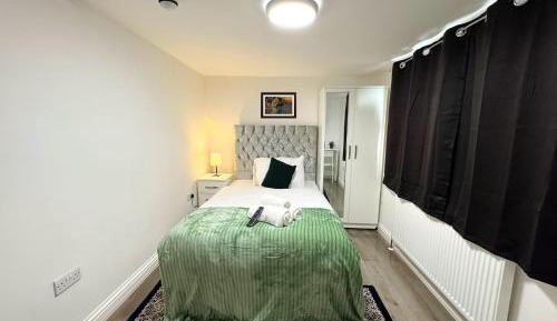 Queen Room with Shared Bathroom