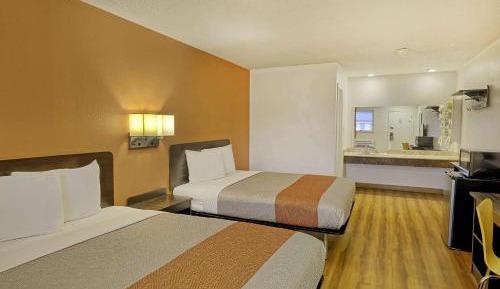 Queen Room with Two Queen Beds - Non-Smoking