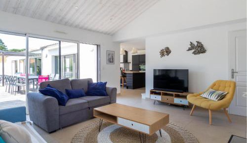 Three-Bedroom Vacation Home 