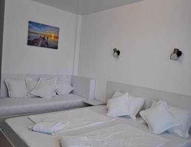 Family Room with Garden View