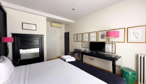 Deluxe Double or Twin Room with shared lounge