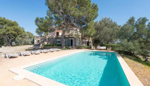Six-Bedroom Villa 