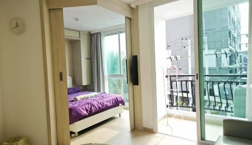 One-Bedroom Apartment with Balcony