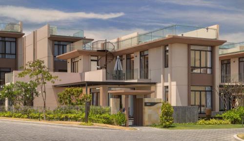 Villa with Garden View