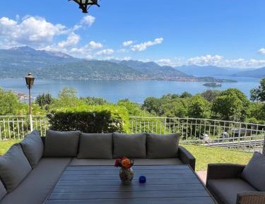 Deluxe One-Bedroom Apartment