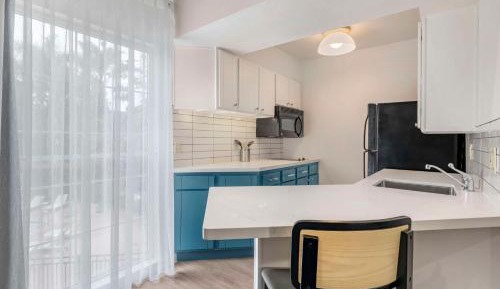 One-Bedroom Queen Suite