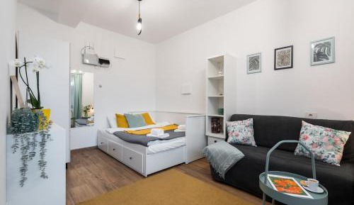 One-Bedroom Apartment with Garden