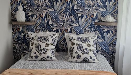 Queen Room with Shared Bathroom