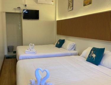 Quadruple Room with Private Bathroom