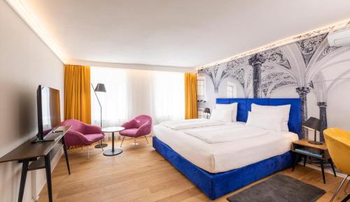 Junior Suite with view of old town