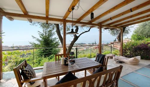 Villa with Garden View