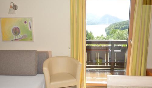 Apartment with Lake View