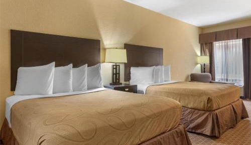 Queen Room with Two Queen Beds and Bath Tub - Mobility Access/Non-Smoking