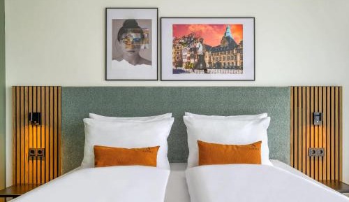 Business King Room