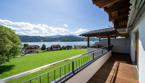 Apartment with Lake View