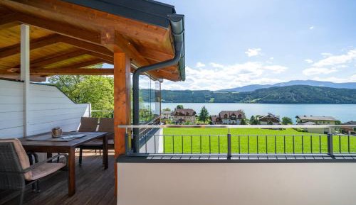 Apartment with Lake View