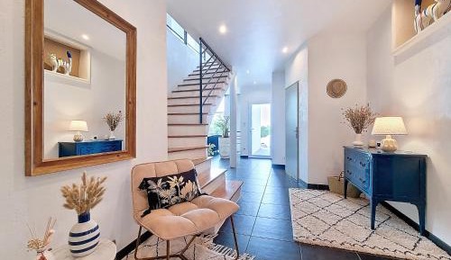 Villa with Garden View