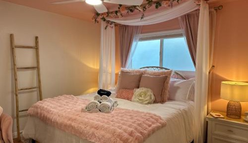 Three-Bedroom Deluxe Apartment