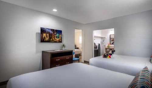 Triple Queen in Two Bedrooms