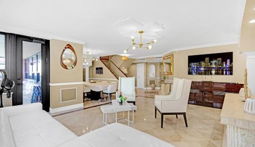 Five-Bedroom Apartment