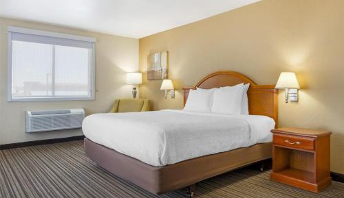 King Suite with Spa Bath - Non-Smoking