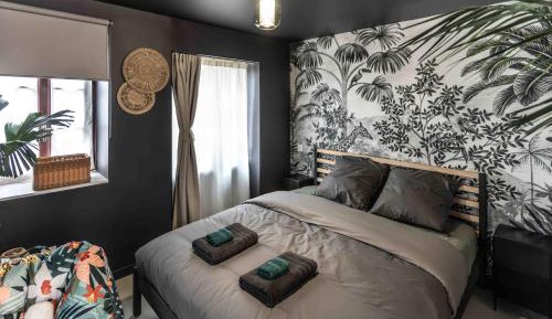 Deluxe One-Bedroom Apartment