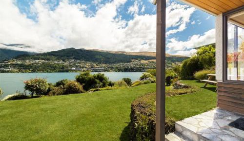 Apartment with Lake View