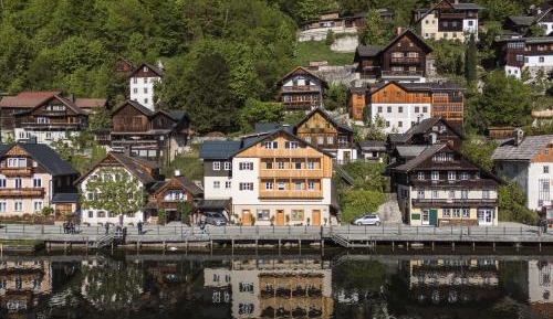 Two-Bedroom Apartment with Lake View