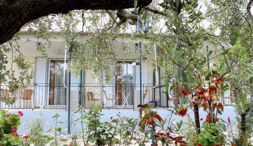 Apartment with Garden View