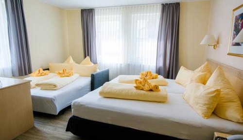 Family Room - Guest House