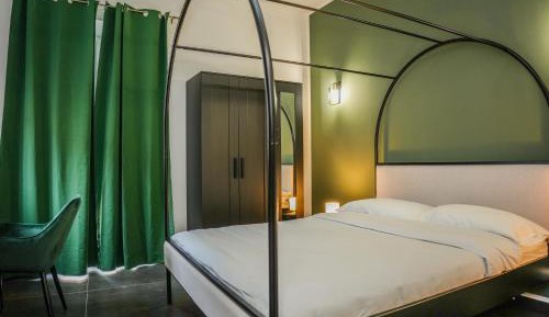 One-Bedroom Apartment with City View