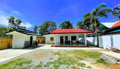 Queen Room with Shared Bathroom 2