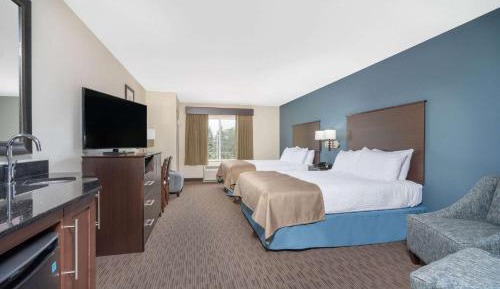 Deluxe Queen Room with Two Queen Beds - Non-Smoking