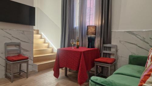 Deluxe One-Bedroom Apartment