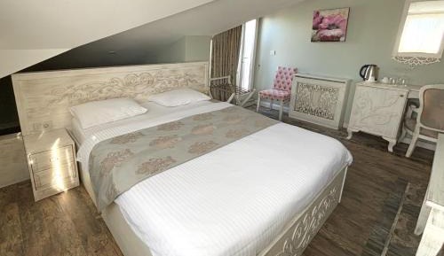 Standard King Room