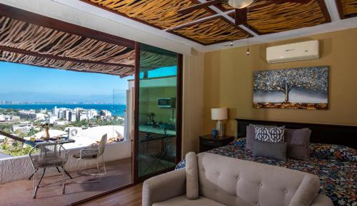 Deluxe Suite with Sea View