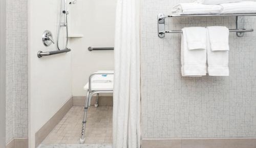 King Room - Hearing Accessible - Roll-in Shower